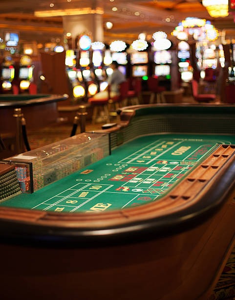 SA Gaming table interface showing live dealer, bet slip, and chat window